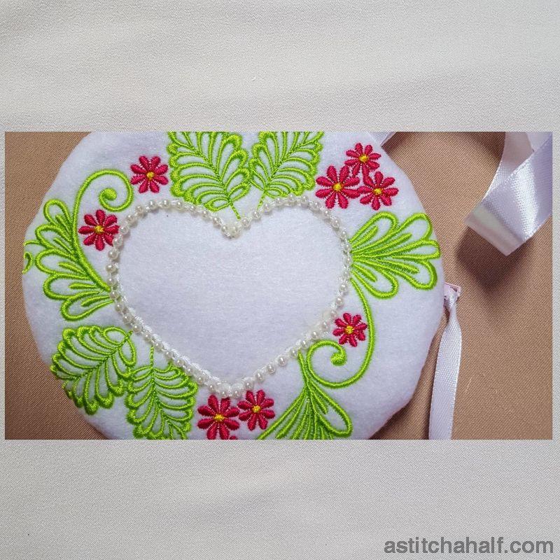 Heart Bag With In The Hoop Zipper - aStitch aHalf