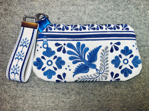 Customer project: Diane made this Winter Tears ITH Wrist Clutch