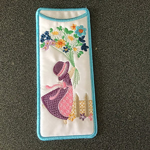 Customer project: Pauline used Flower Bonnet Eyeglass Case in this project