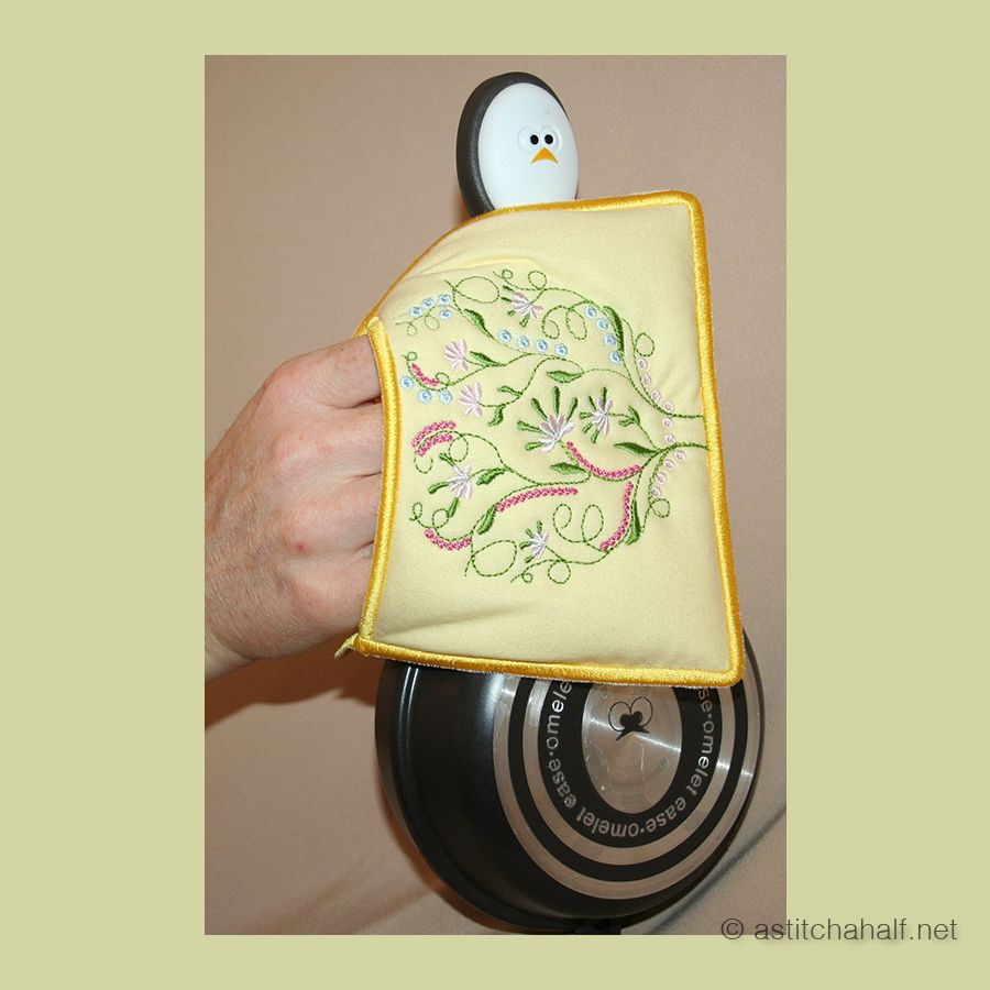 Tina s Oven Glove and Pot Holders