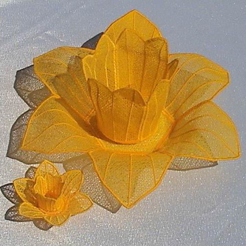 Freestanding Lace Daffodil Bowl