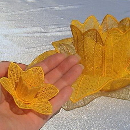 Freestanding Lace Daffodil Bowl