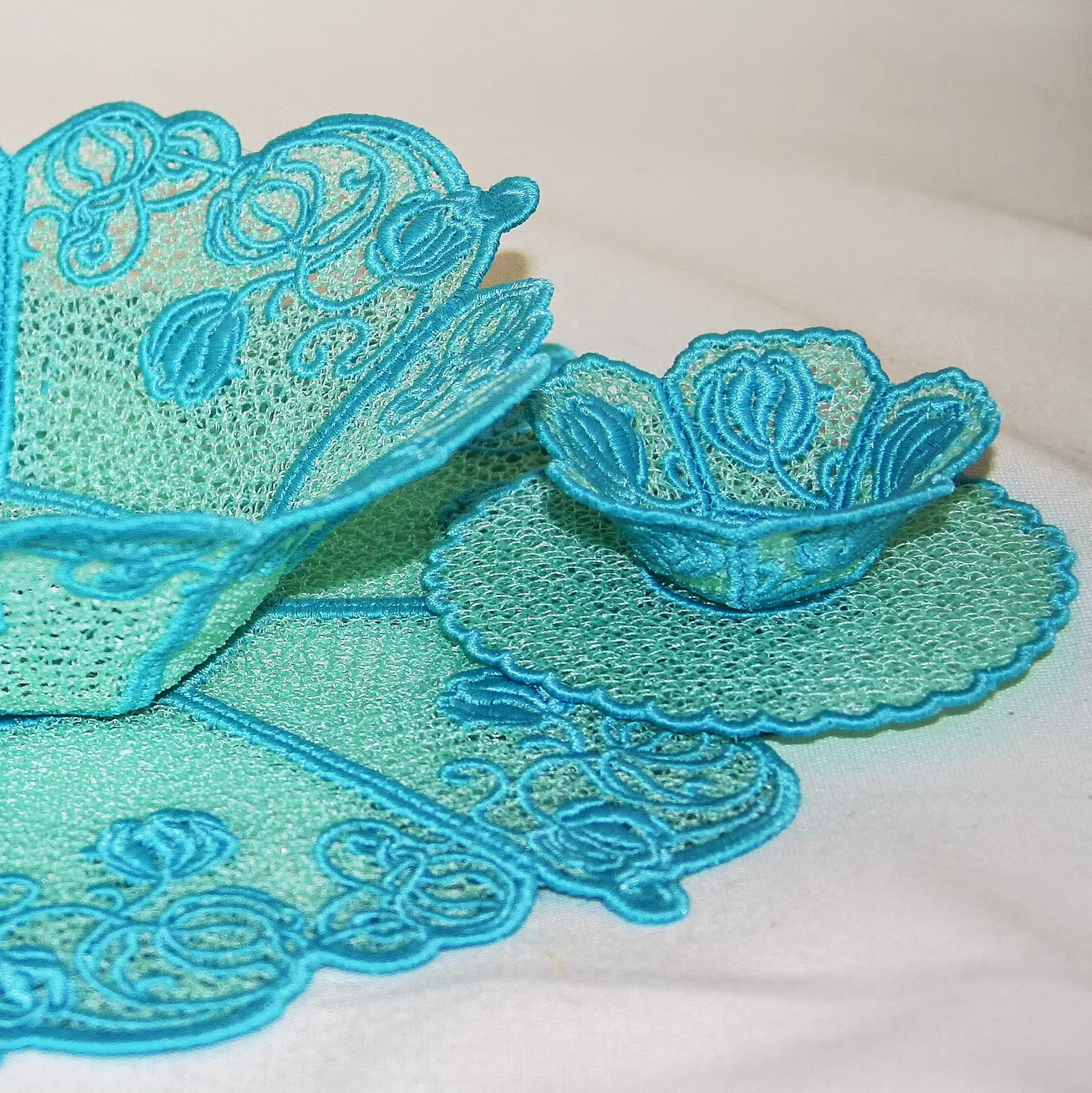 Freestanding Lace Trio Bowl Bundle