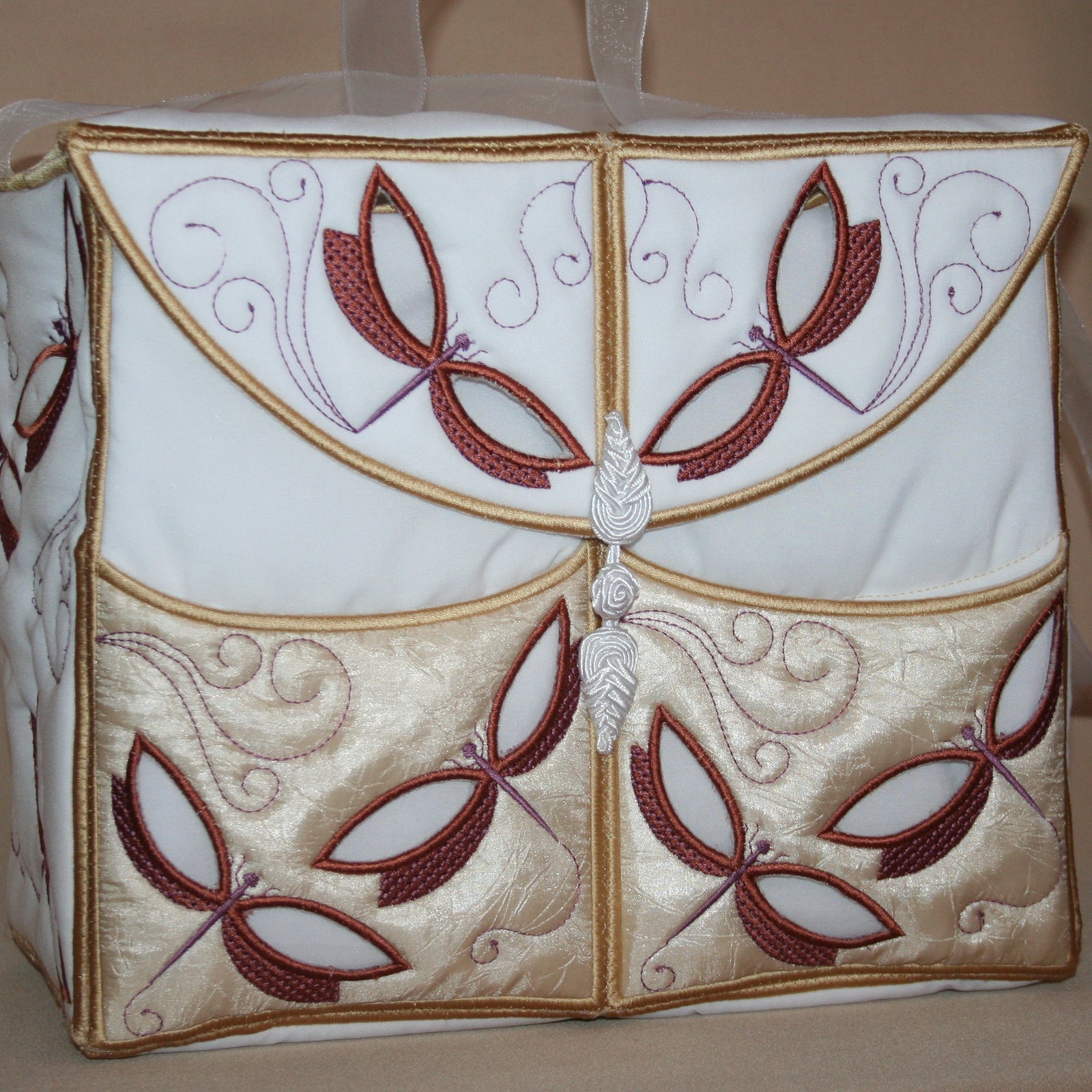 Dragonfly Tote on the Go