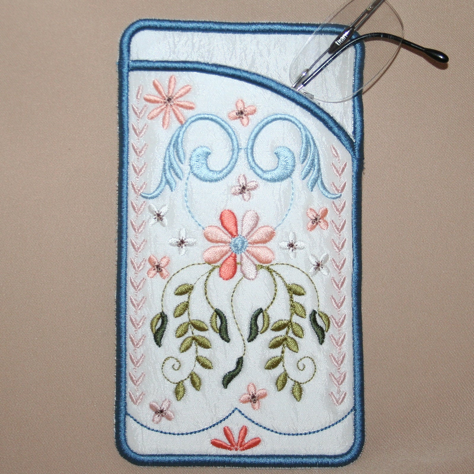 Signature Eyeglass Case