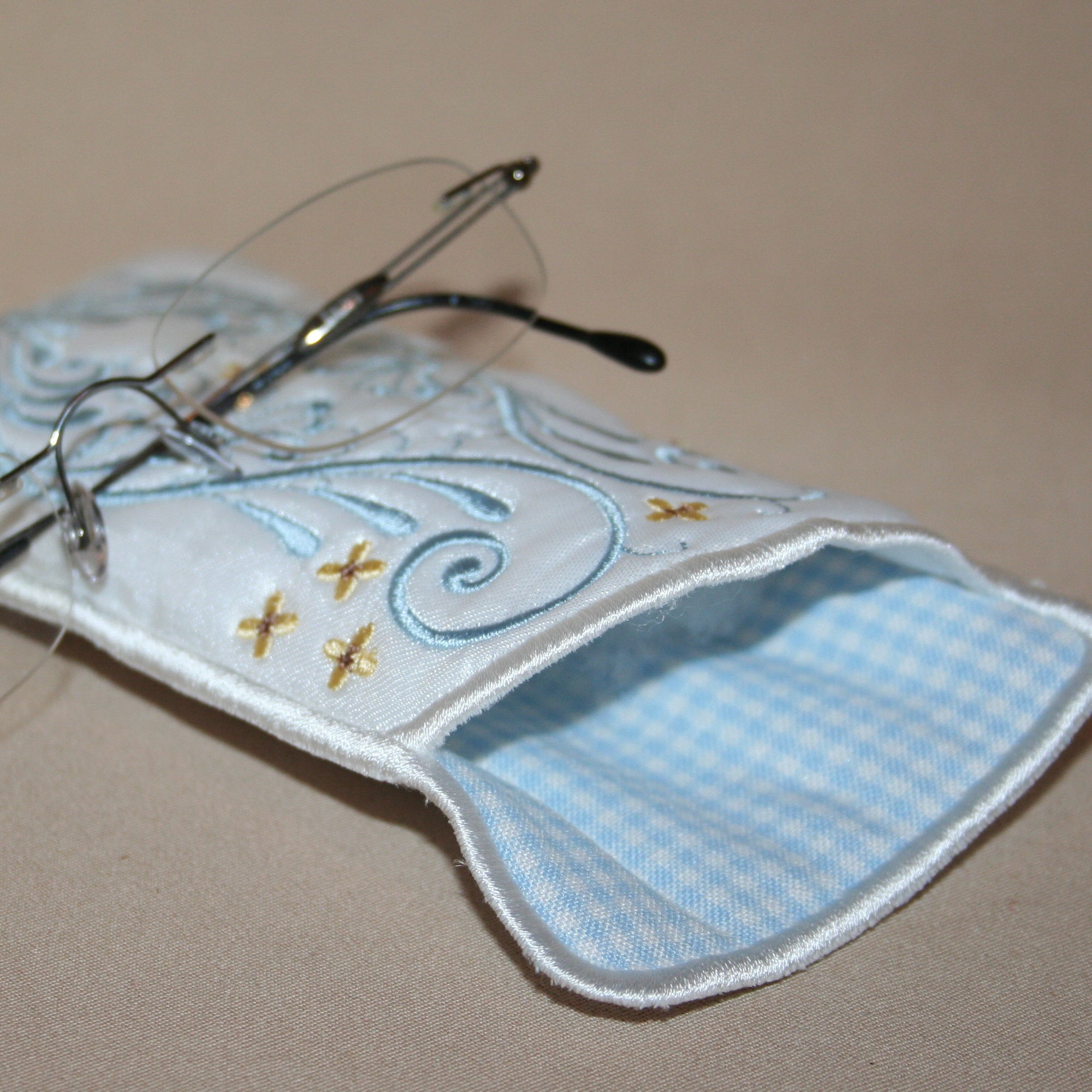 Daisy Touch Eyeglass Case