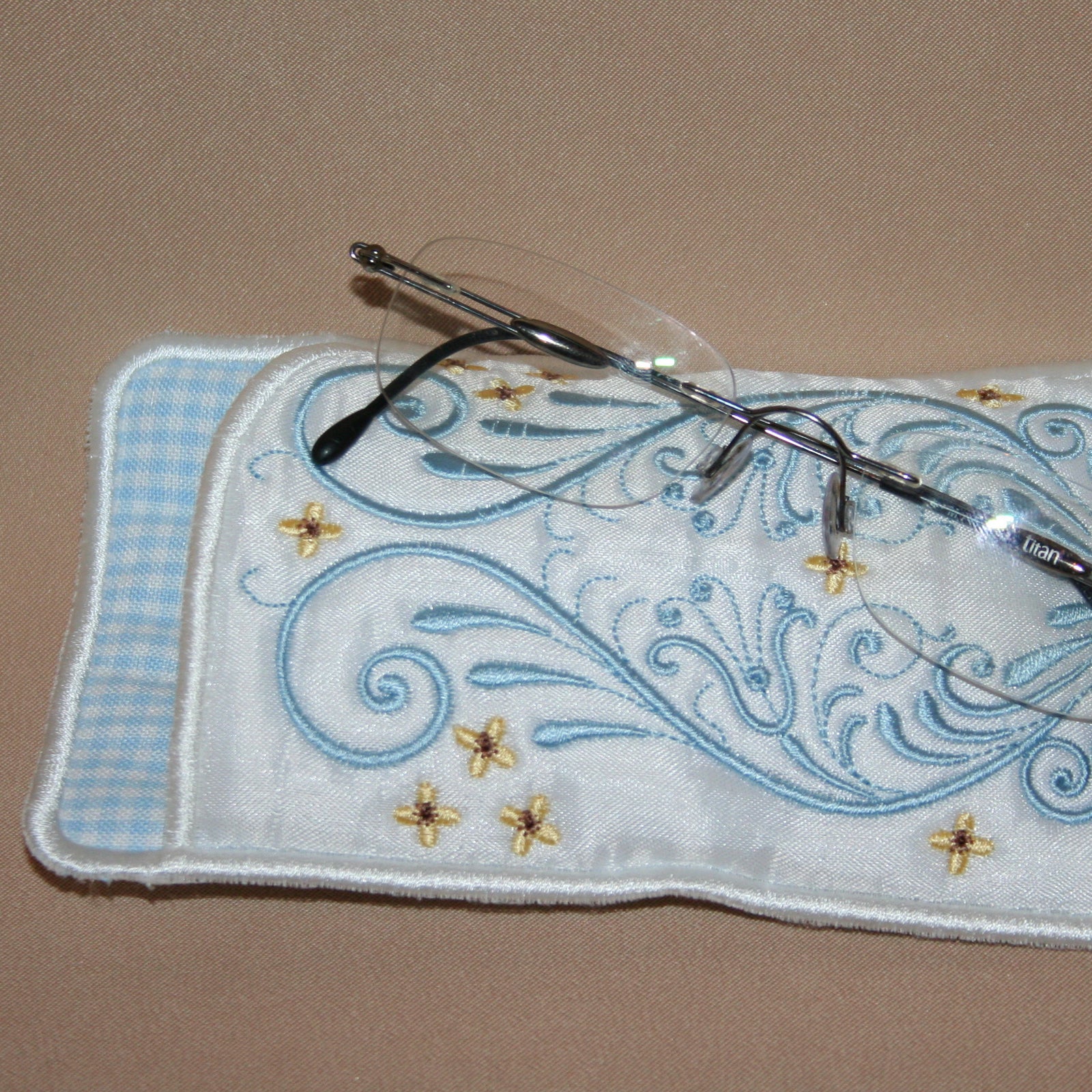 Daisy Touch Eyeglass Case
