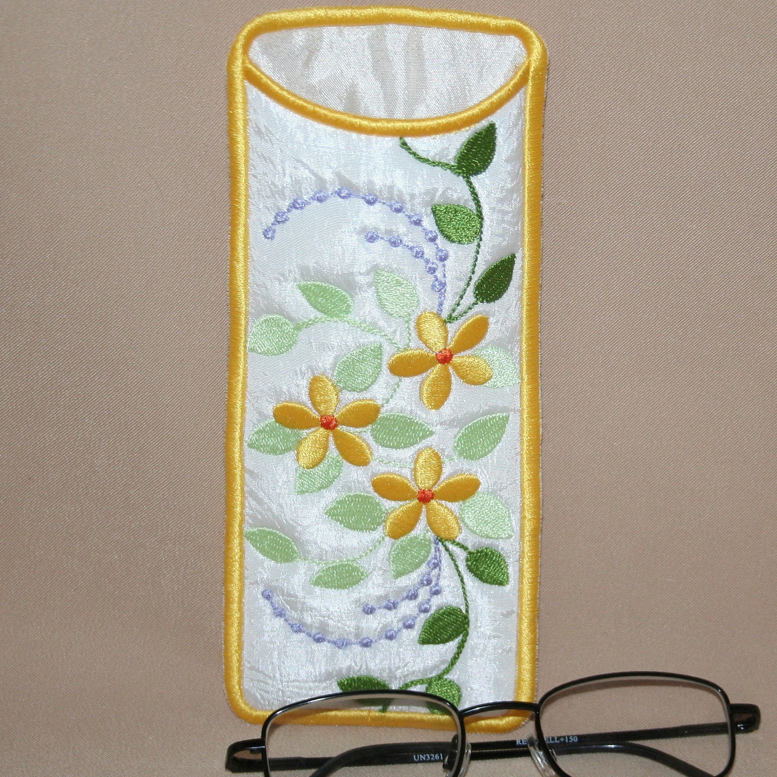 Slim Line Eyeglass Case 03