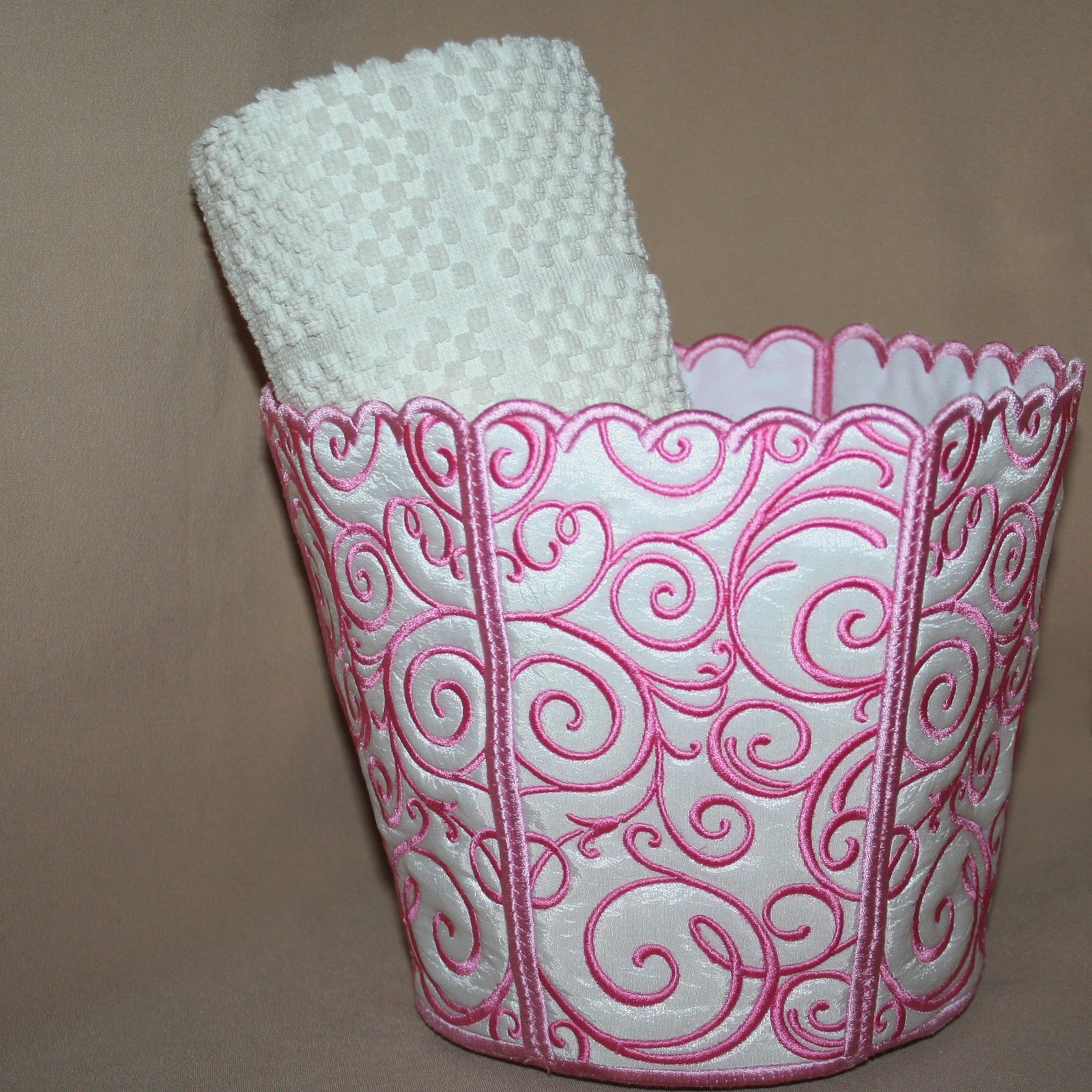 Twirls Bucket Bin