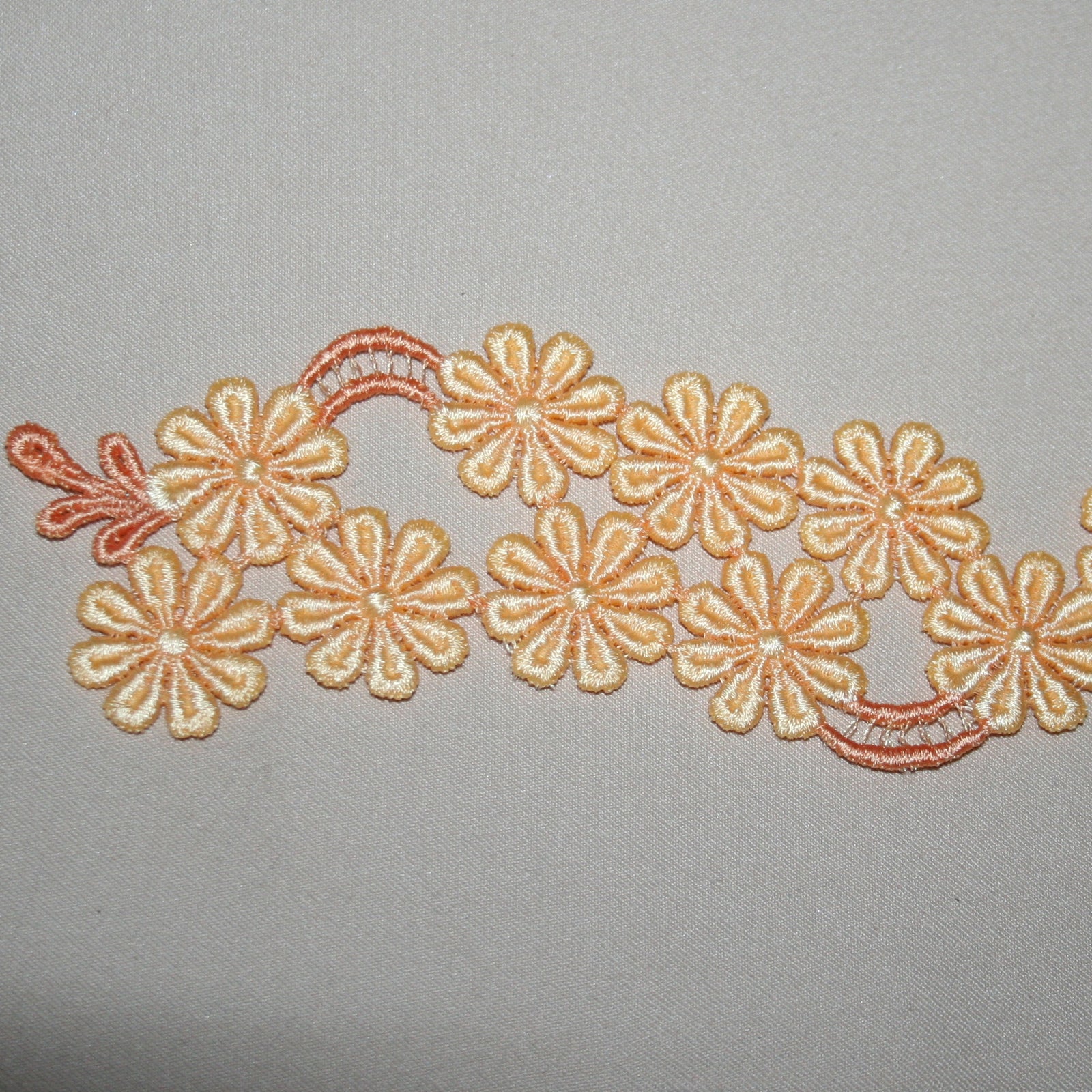 Freestanding Lace Motif Daisy