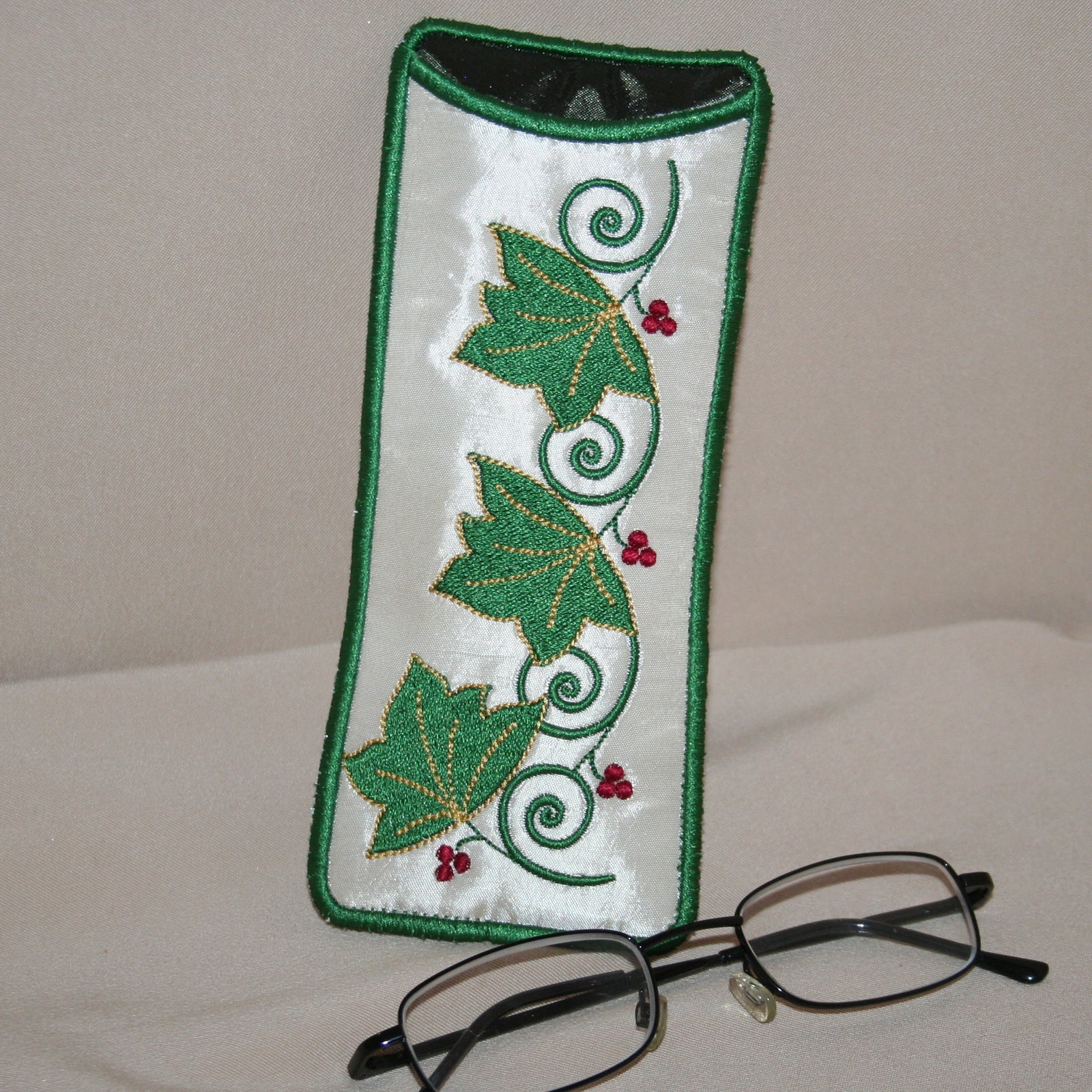 Royal Eyeglass Cases Ivy