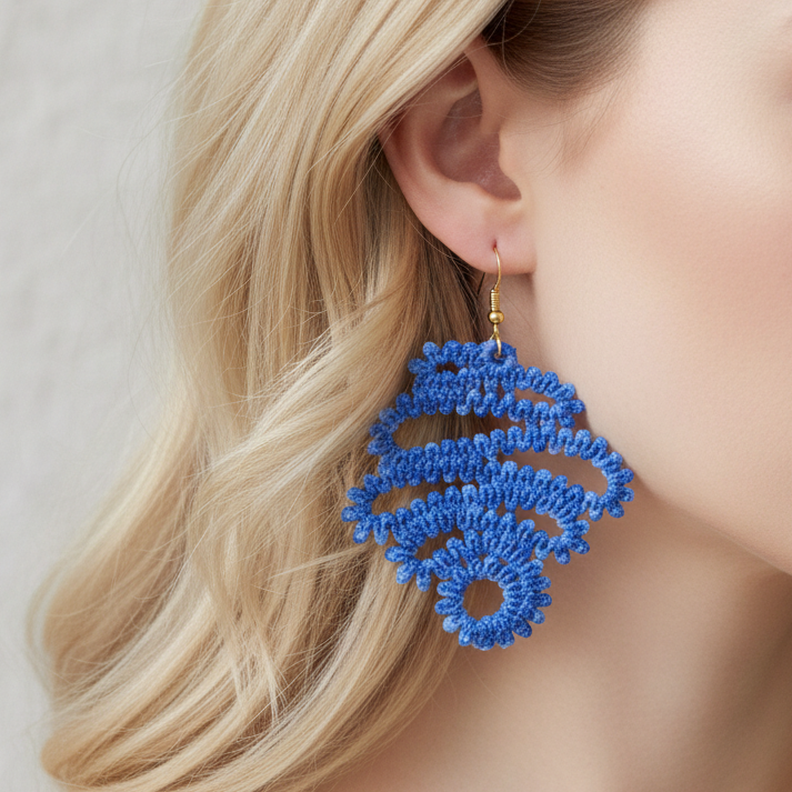 Freestanding Lace Curves Earrings