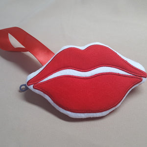 Luscious Lips  Bag With ITH Zipper