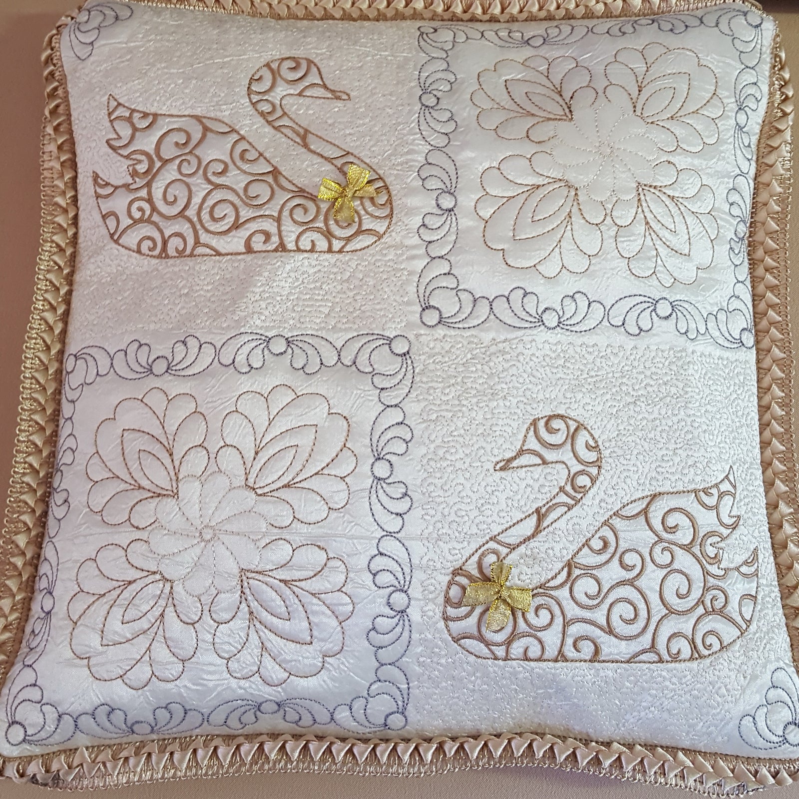 Filigree Swan Quilt Bundle
