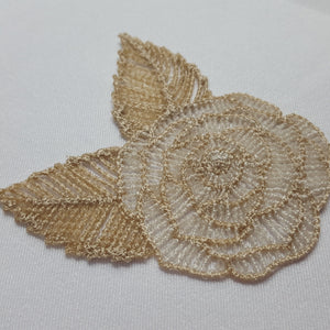 Freestanding Lace Classic Roses