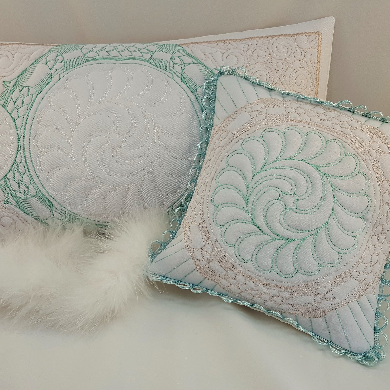 Garland Feather Quilt Bundle