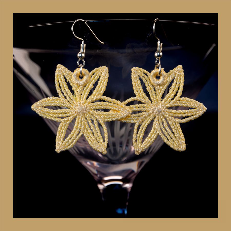 Twinkle Displays Freestanding Lace Earrings