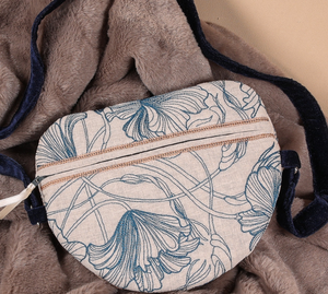 Wrinkle and Crinkle Petals ITH Zipper Bag
