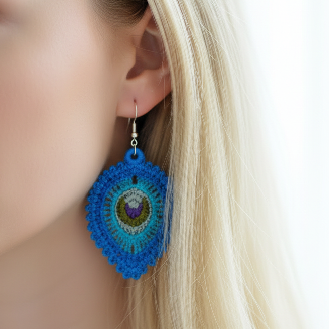 Fabulous Freestanding Lace Feathery Jewels