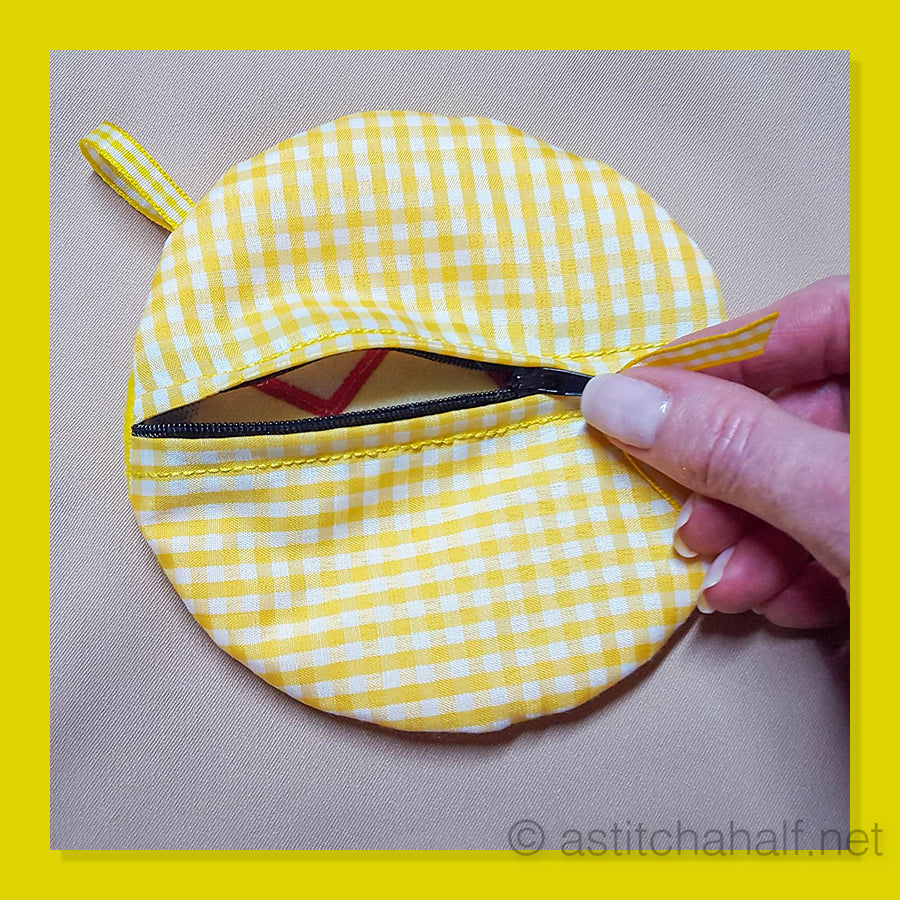 Emoji In Love Bag with in the hoop zipper