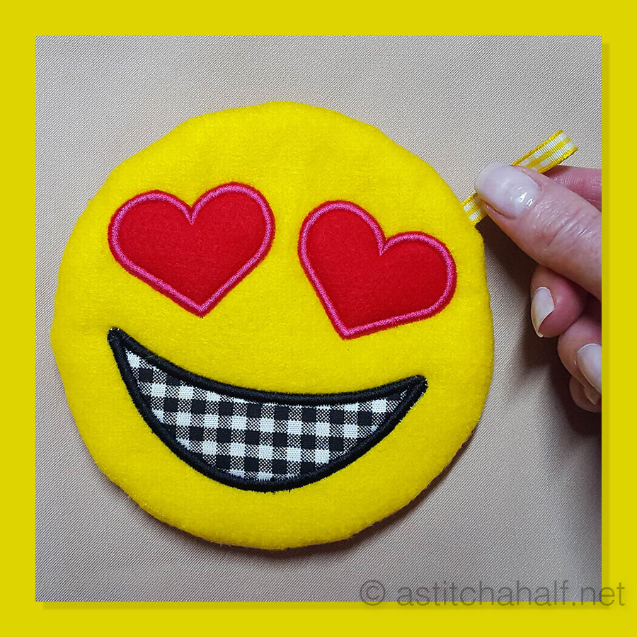Emoji In Love Bag with in the hoop zipper