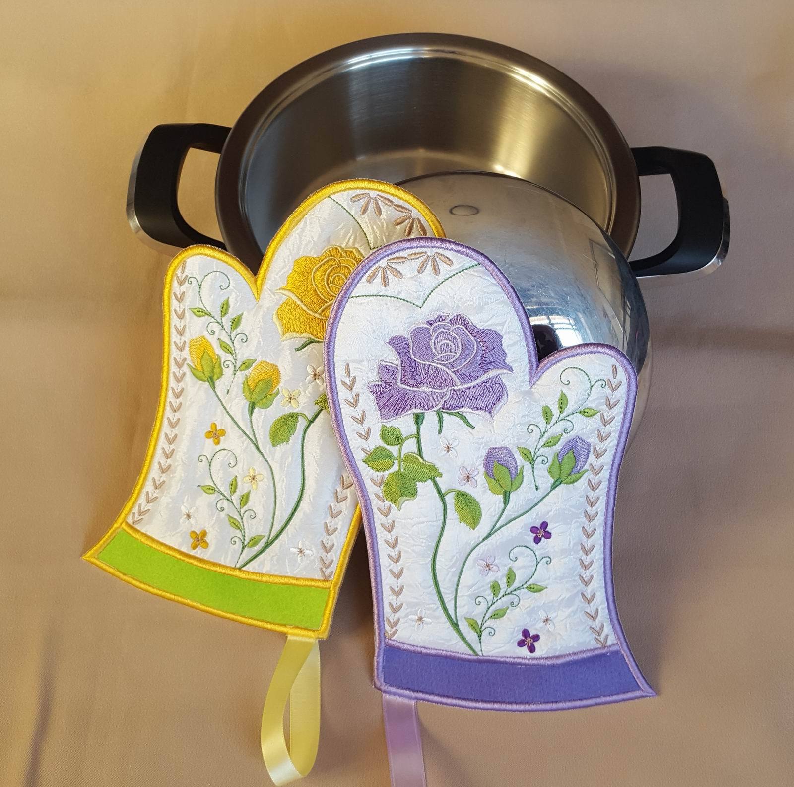 In the Hoop A Rose my Love Oven Glove