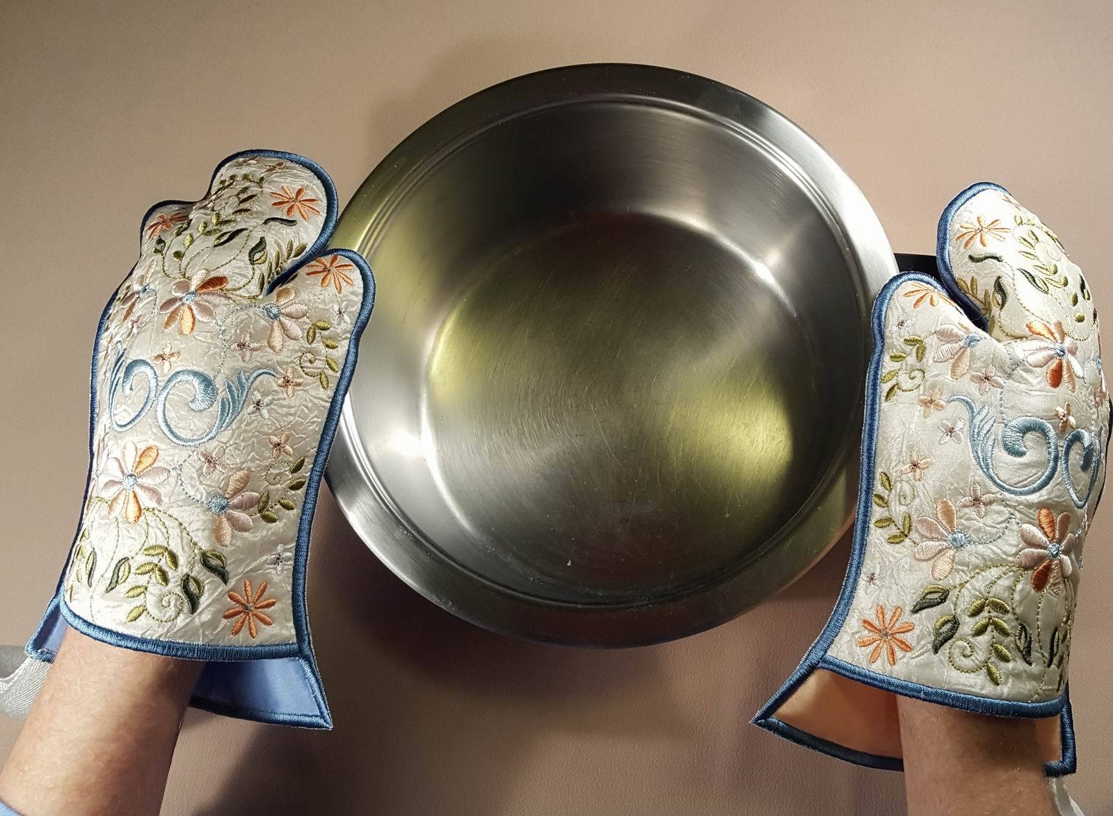 ITH Classic Signature Oven Glove - aStitch aHalf