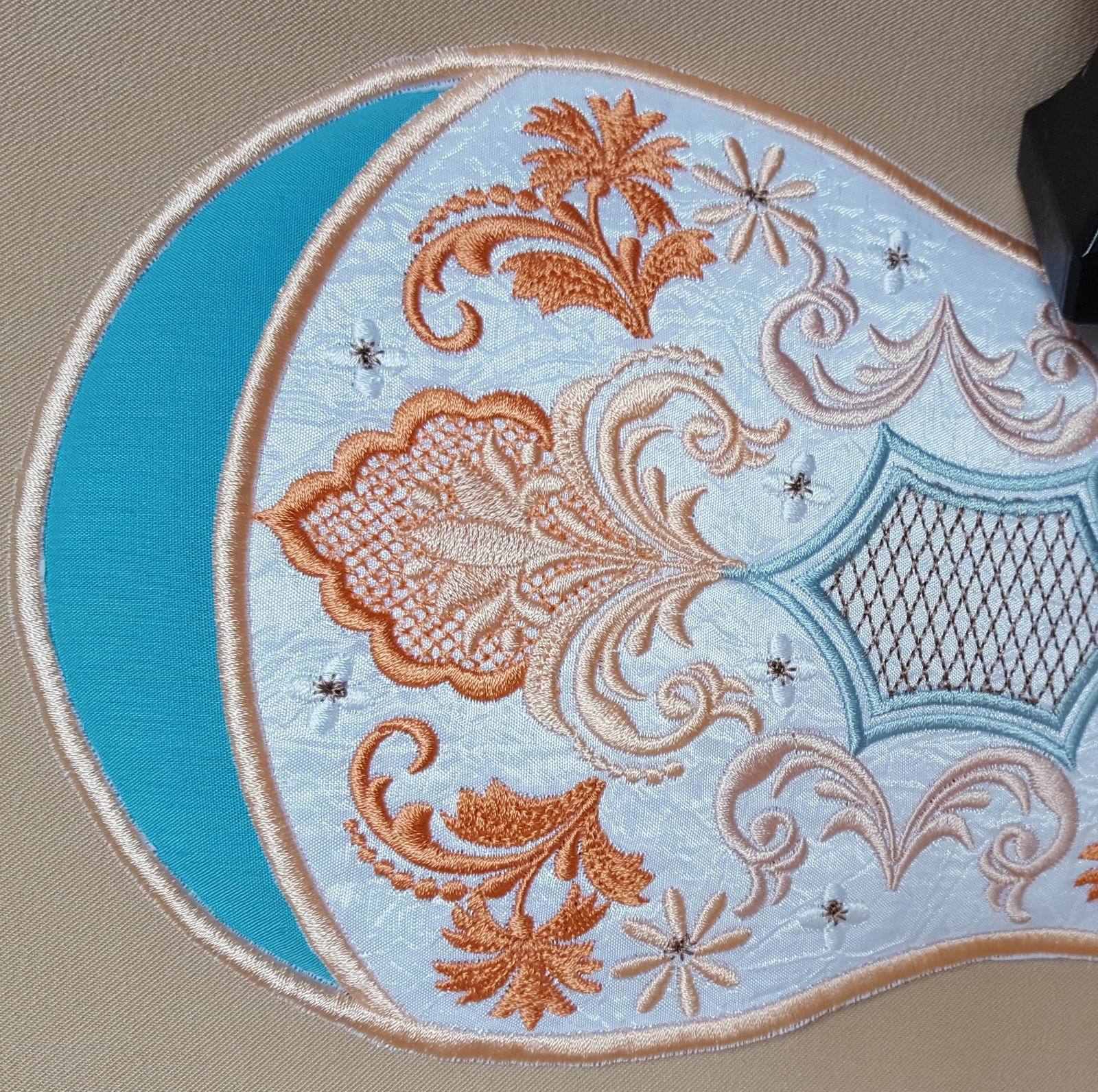 Timeless Era Oven Mitt - aStitch aHalf