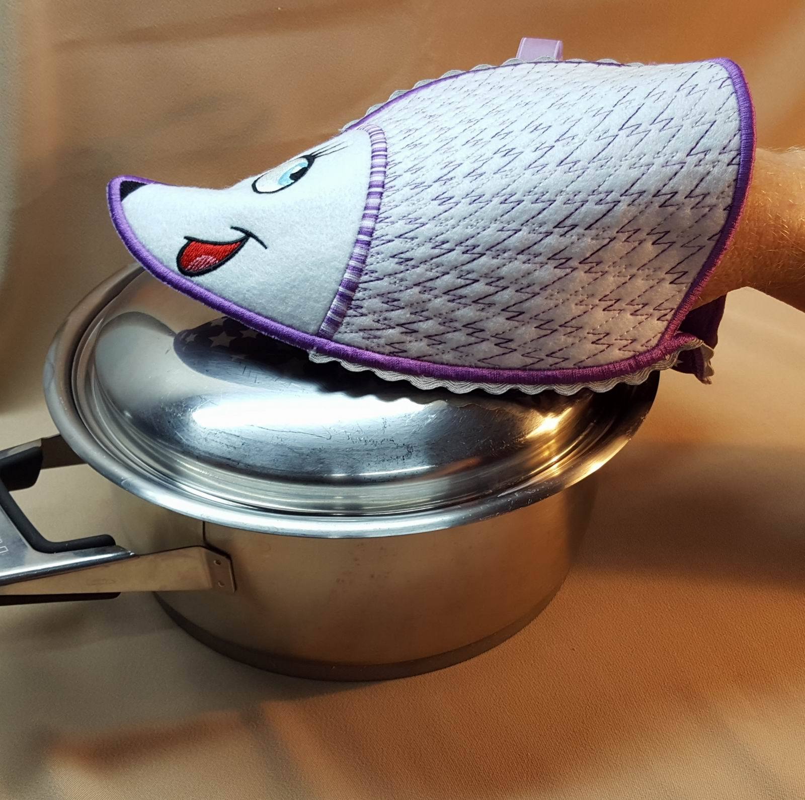 ITH Hello Hedgehog Oven Mitt - aStitch aHalf