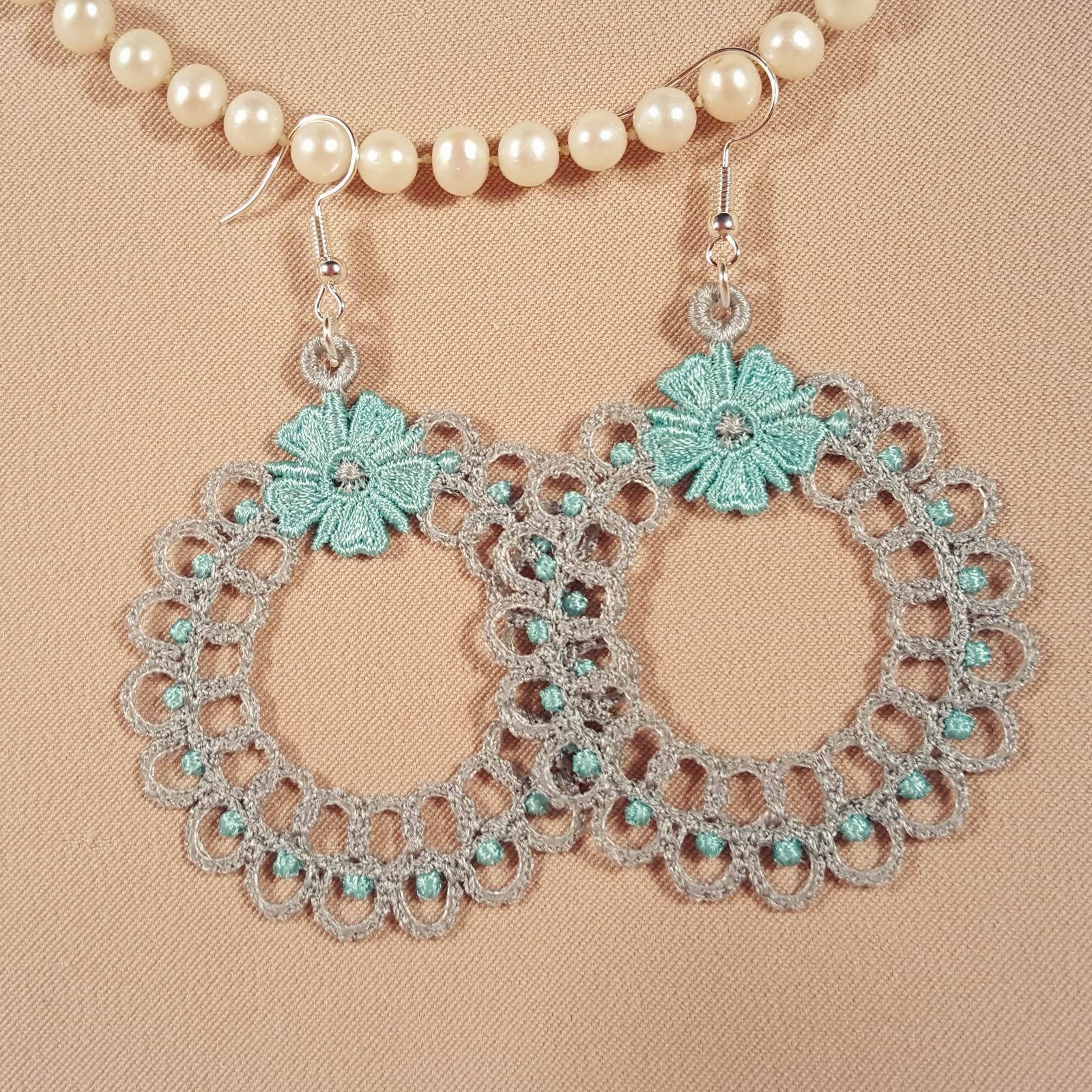 Freestanding Lace Mia Earrings