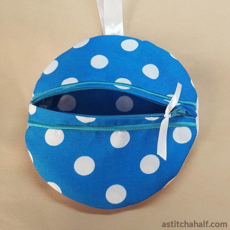 Anchor In The Hoop Zipper Bag - aStitch aHalf