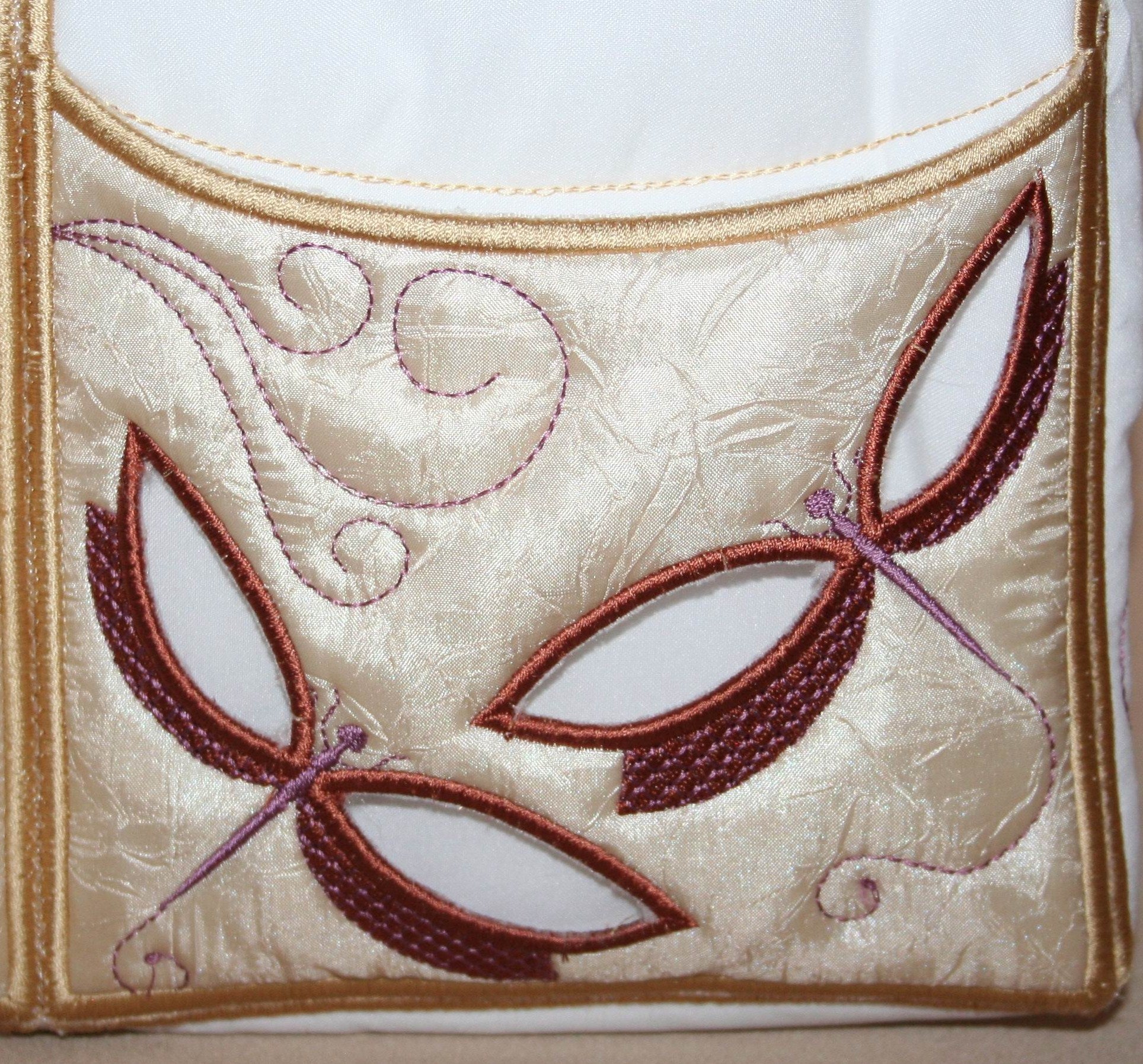 Dragonfly Tote on the Go - a-stitch-a-half