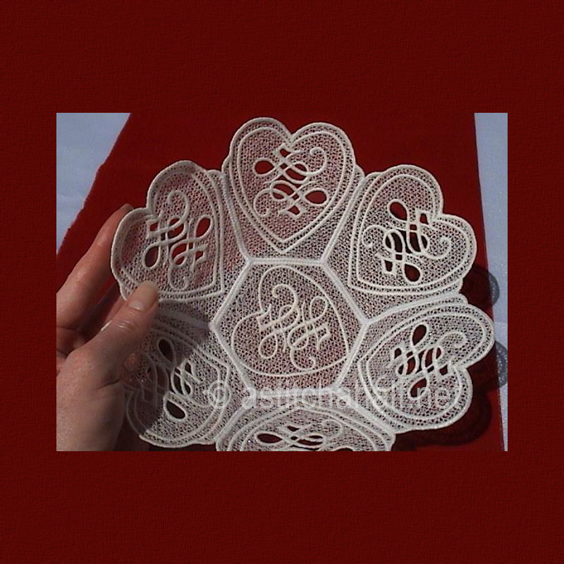 Freestanding Lace Love Bowl 01