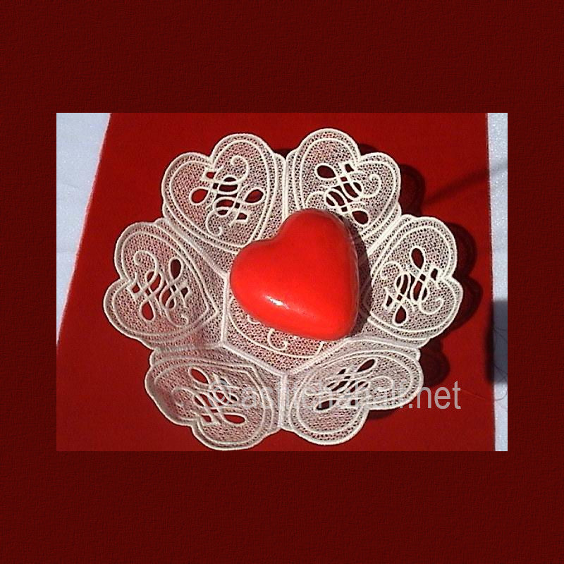 Freestanding Lace Love Bowl 01
