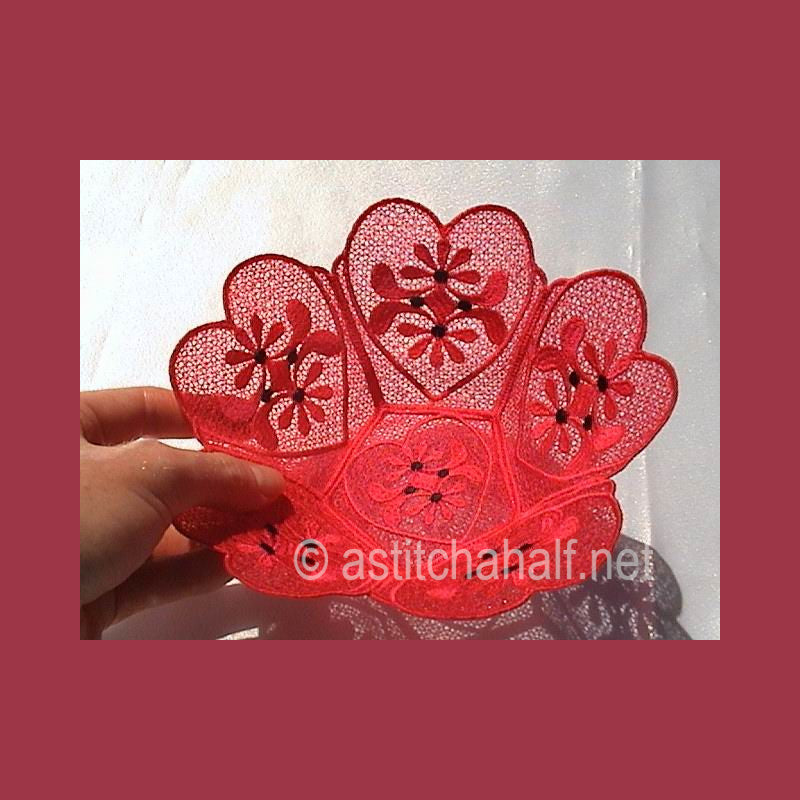 Freestanding Lace Love Bowl 05