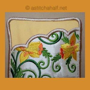 Daffodil Eyeglass Case - a-stitch-a-half