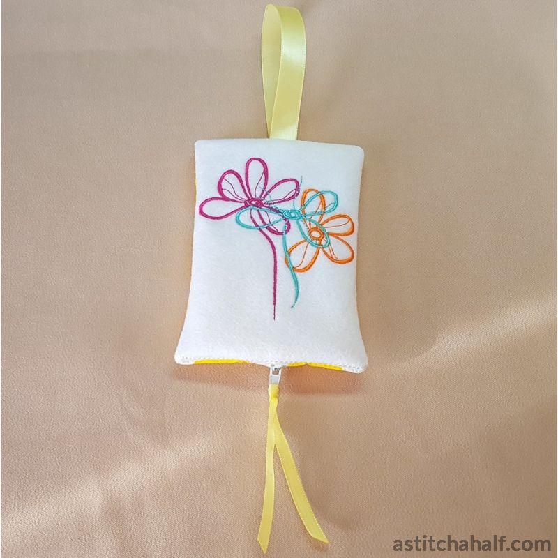 Crazy Daisy Bag With ITH Zipper - aStitch aHalf