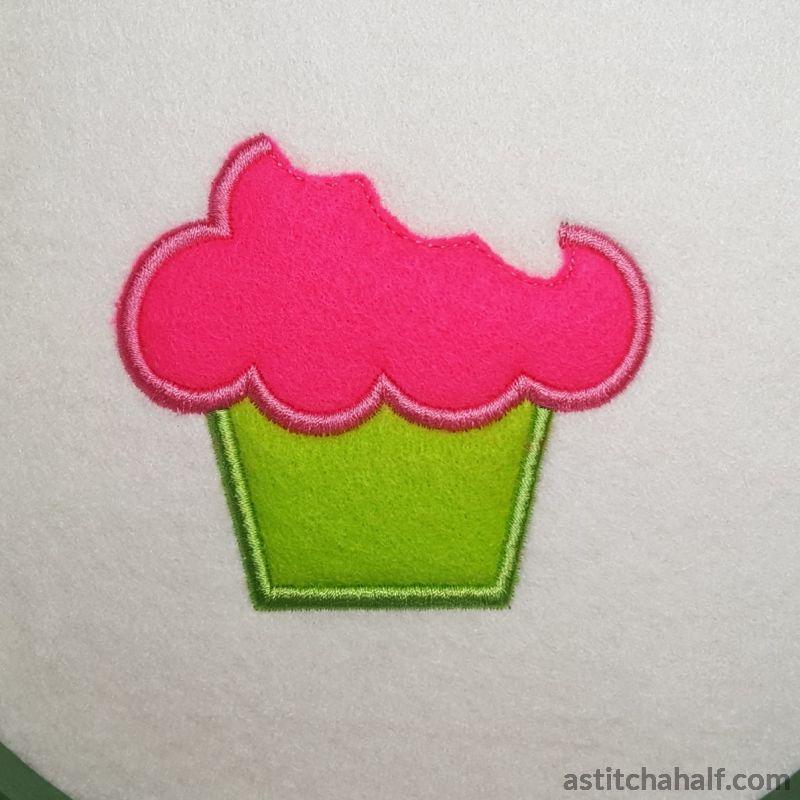 Cute Cupcake Applique - aStitch aHalf