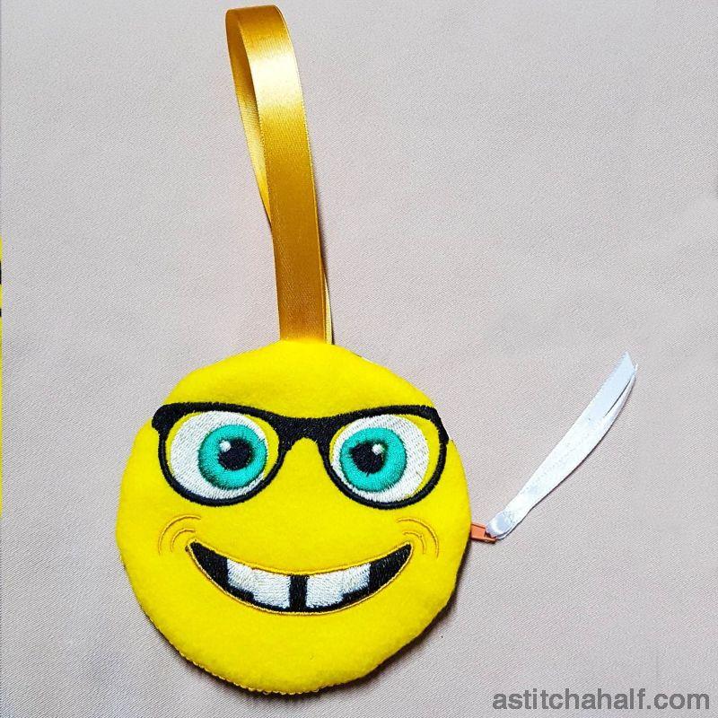 Emoji Friendly Nerd Bag with in-the-hoop Zipper - aStitch aHalf