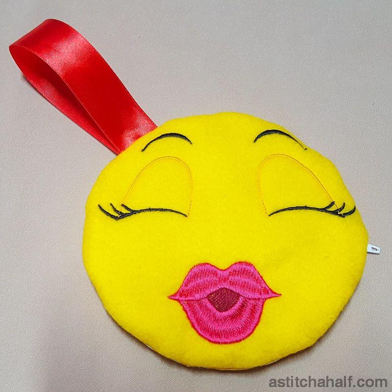 Emoji Lady Bag with in the hoop zipper - aStitch aHalf
