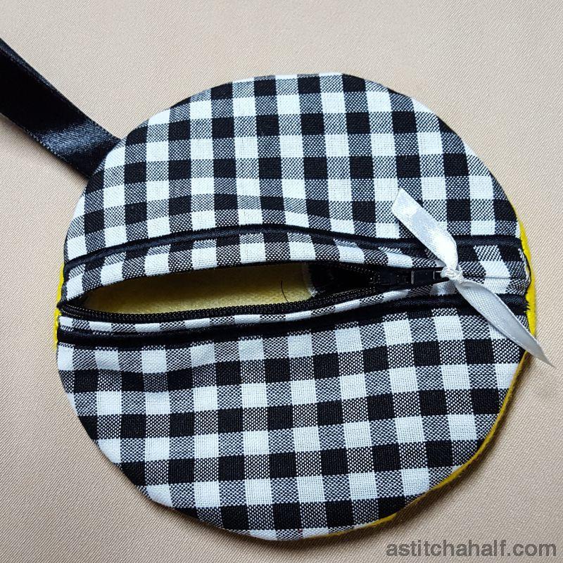 Emoji Wink Bag with in the hoop zipper - aStitch aHalf