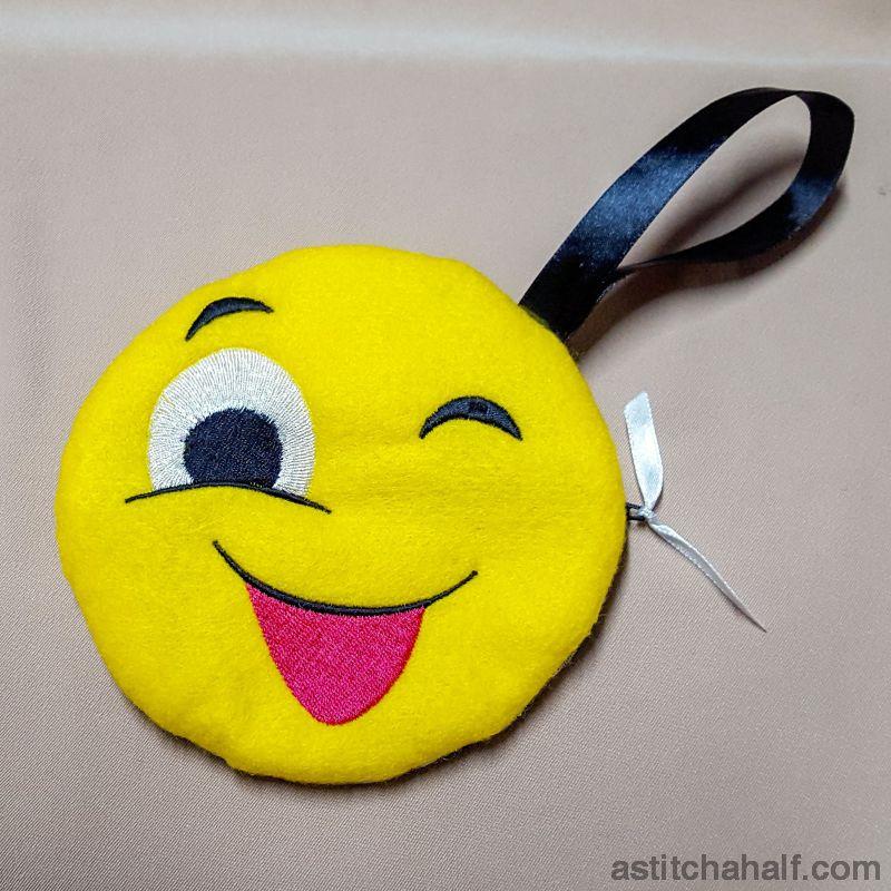 Emoji Wink Bag with in the hoop zipper - aStitch aHalf