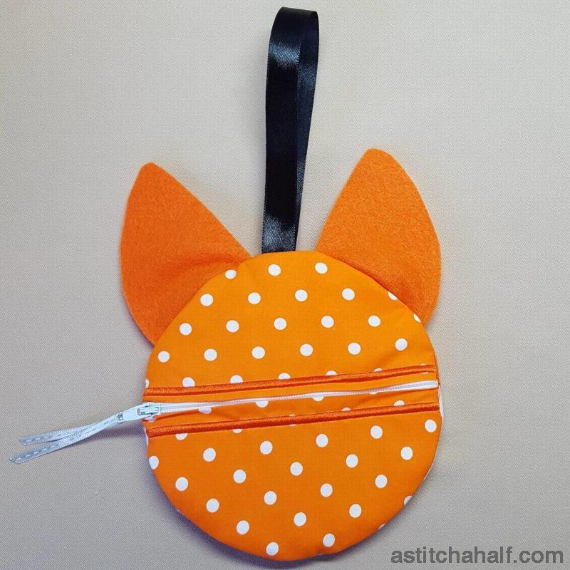 Foxy Bag with ITH Zipper - aStitch aHalf