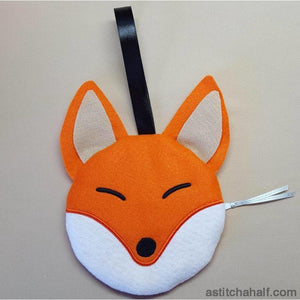 Foxy Bag with ITH Zipper - aStitch aHalf