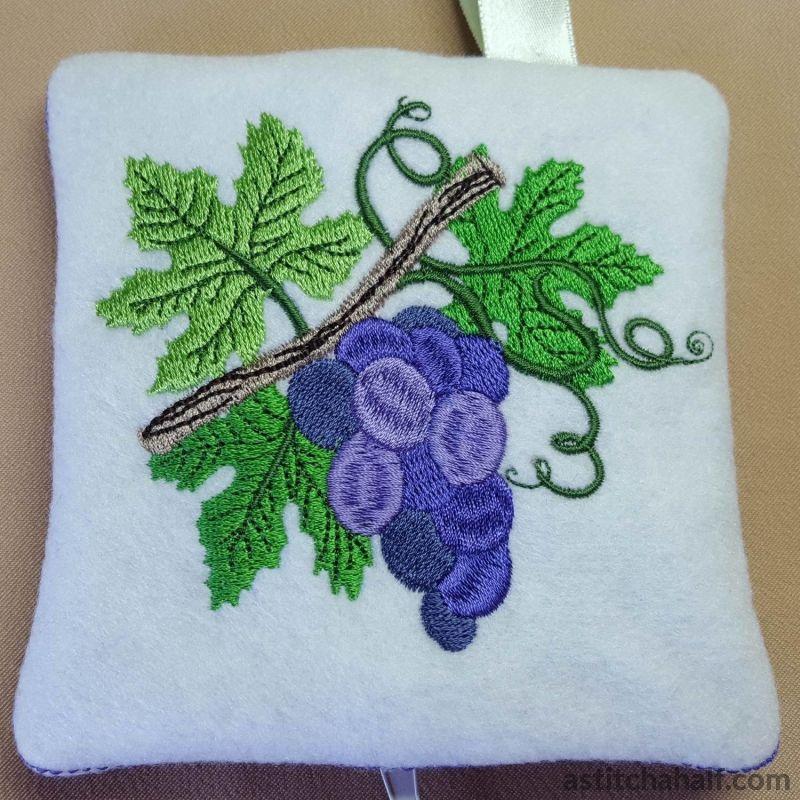 Grape Season Bag with ITH Zipper - aStitch aHalf