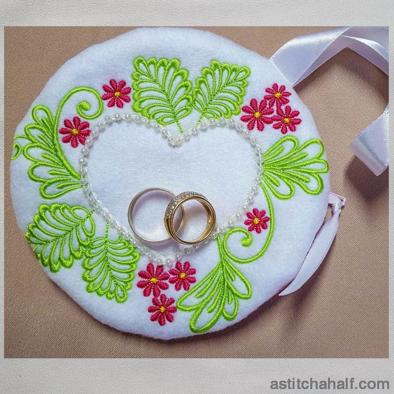 Heart Bag With In The Hoop Zipper - aStitch aHalf