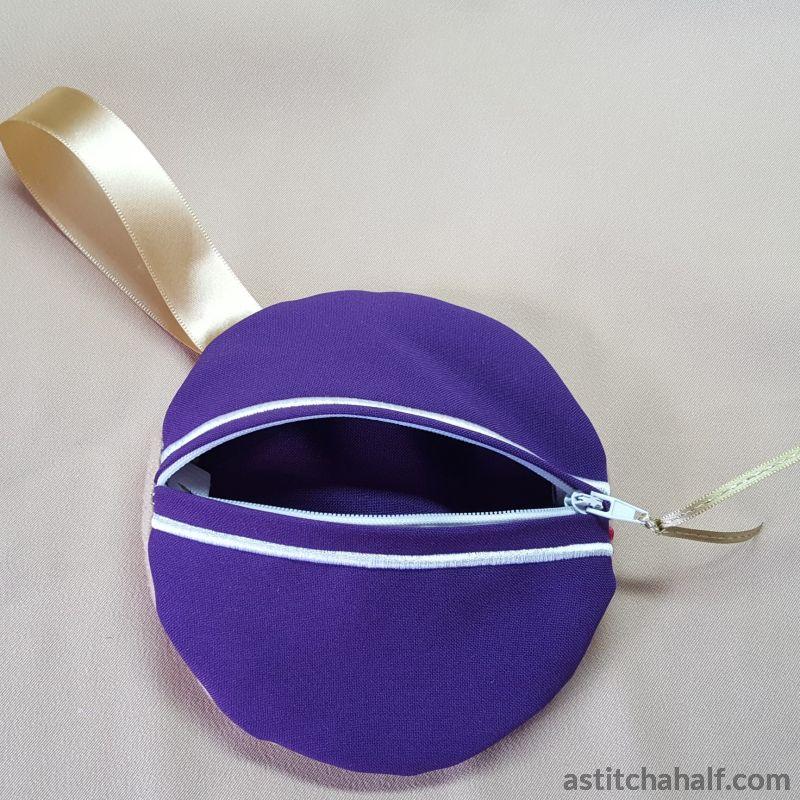 Icing Donut Bag with ITH Zipper - aStitch aHalf