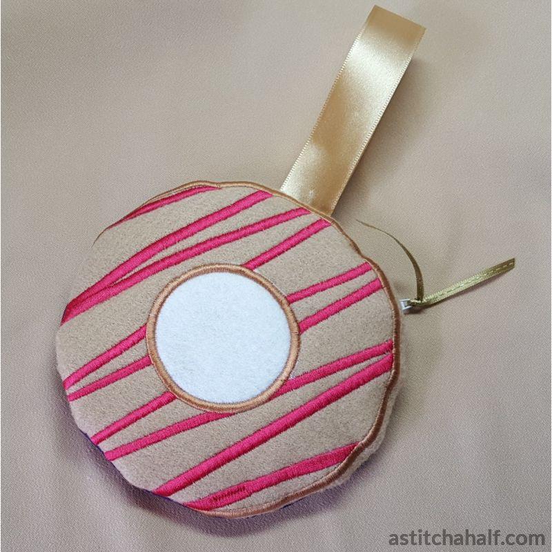 Icing Donut Bag with ITH Zipper - aStitch aHalf