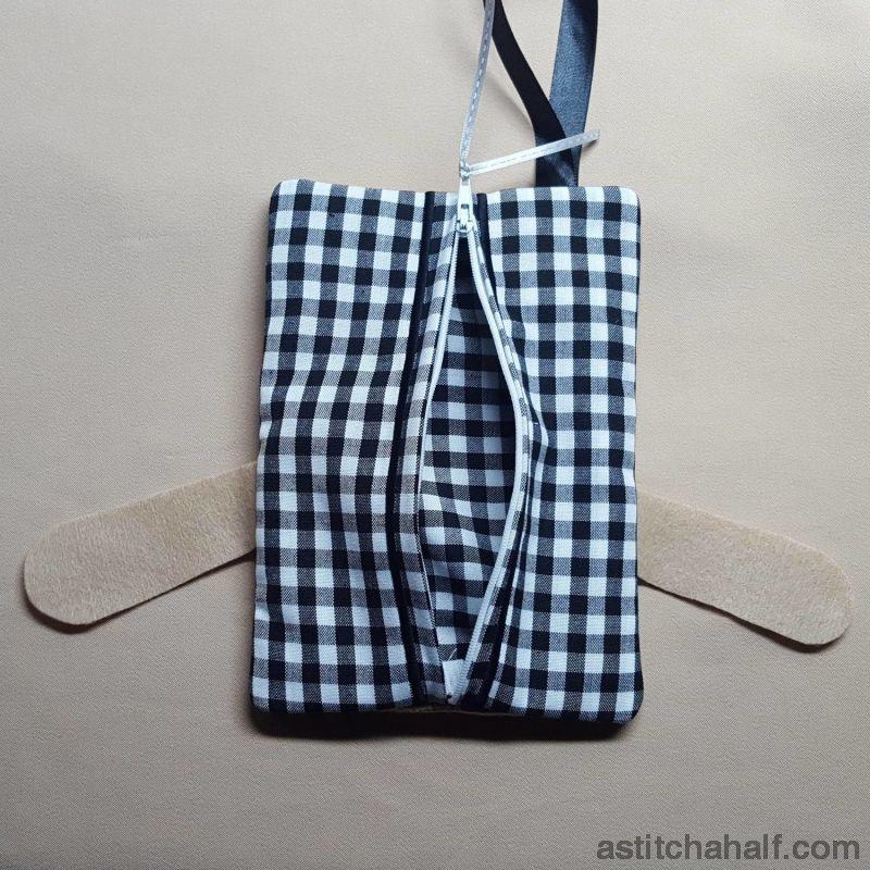 In The Hoop Hound Zipper Bag - aStitch aHalf