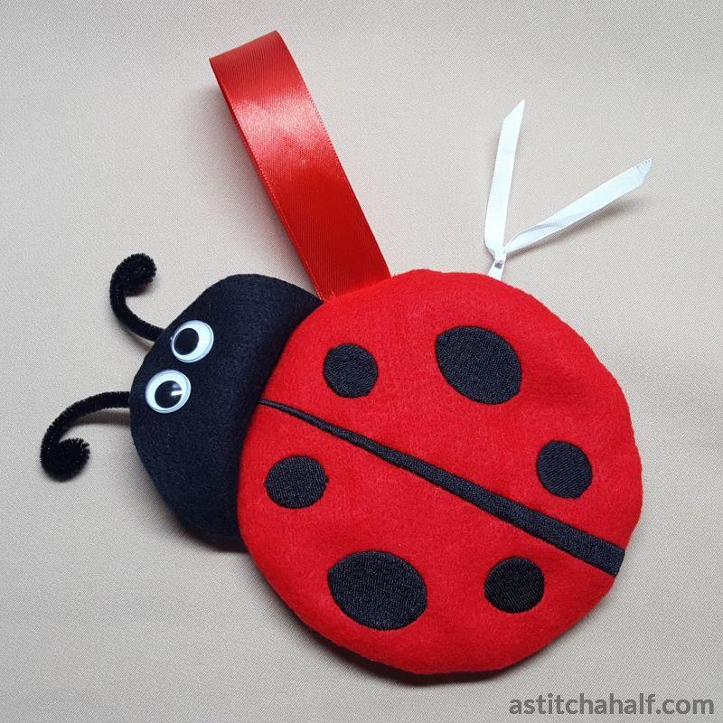 Ladybug Bag with ITH Zipper - aStitch aHalf